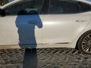 2018 Kia Cadenza Limited with VIN KNALC4J11J5101178, listed as a Copart auction lot 75895184 with 68,632 mi miles and Salvage Title. Bid and sale history available at carsss.com. Image 12.
