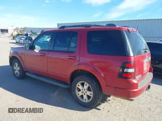 2010 Ford Explorer XLT with VIN 1FMEU6DE5AUA03758, listed as a IAAI auction lot 40921795 with 122,386 mi miles. Bid and sale history available at carsss.com. Image 3.