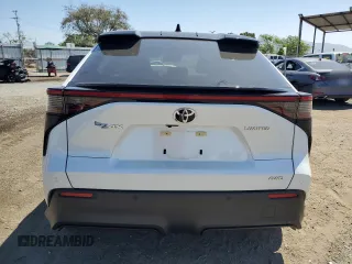 2023 Toyota bZ4X XLE z VIN JTMABACAXPA023864, wystawiony jako Copart lot #60647154 z przebiegiem 6 588 mil mil oraz Szkoda całkowita • Salvage title. Historia ofert i sprzedaży dostępna na DreamBid. Obrazek 6.