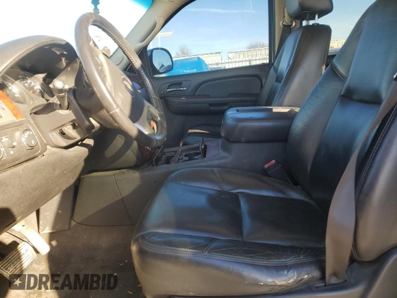 2009 Chevrolet Tahoe LTZ with VIN 1GNFK33099R197350, listed as a Copart auction lot 86149474 with 195,703 mi miles and Salvage title. Bid and sale history available at DreamBid. Image 7.