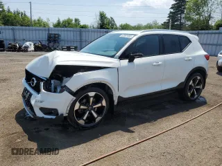 2020 Volvo XC40 Momentum with VIN YV4162UK6L2343900, listed as a Copart auction lot 62881085 with 136,860 mi miles and Clean title. Bid and sale history available at DreamBid. Image 1.