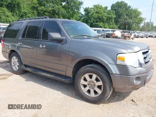 2010 Ford Expedition SSV z VIN 1FMJU1F5XAEB67077, wystawiony jako IAAI lot #42380615 z przebiegiem 283 851 mil mil oraz . Historia ofert i sprzedaży dostępna na DreamBid. Obrazek 1.