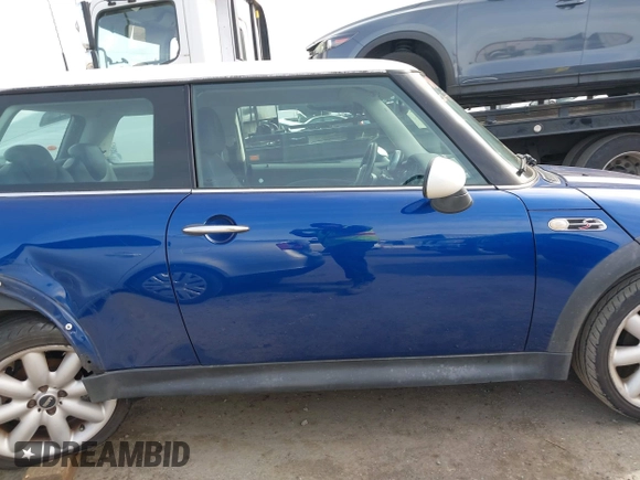 2003 MINI Hardtop S z VIN WMWRE33433TD72153, wystawiony jako IAAI lot #41601153 z przebiegiem 185 286 mil mil oraz . Historia ofert i sprzedaży dostępna na DreamBid. Obrazek 13.