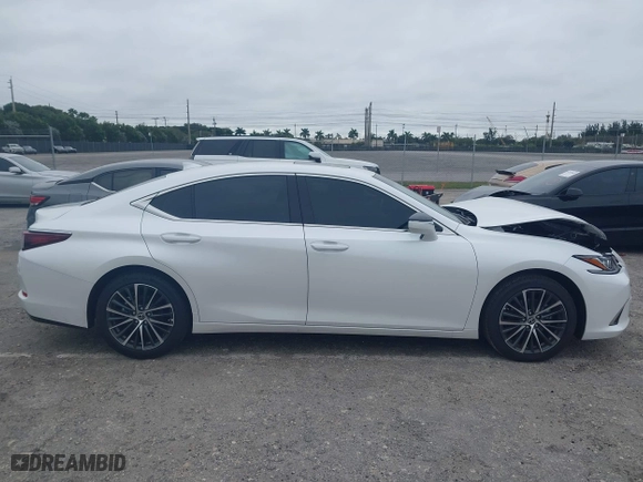 2025 Lexus ES with VIN 58ADZ1B19SU188830, listed as a IAAI auction lot 41360119 with 2,592 mi miles. Bid and sale history available at carsss.com. Image 13.