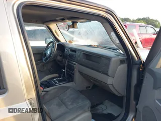 2006 Jeep Commander z VIN 1J8HG48N26C181057, wystawiony jako IAAI lot #42548737 z przebiegiem 244 773 mil mil oraz . Historia ofert i sprzedaży dostępna na DreamBid. Obrazek 5.