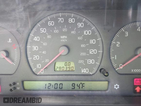 1999 Volvo S70 z VIN YV1LS55A0X2597598, wystawiony jako IAAI lot #42249040 z przebiegiem 280 390 mil mil oraz . Historia ofert i sprzedaży dostępna na DreamBid. Obrazek 7.