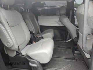 2025 Toyota Sienna XLE z VIN 5TDJSKFC9SS161197, wystawiony jako Copart lot #56936045 z przebiegiem 9 631 mil mil oraz Szkoda całkowita • Salvage title. Historia ofert i sprzedaży dostępna na DreamBid. Obrazek 11.
