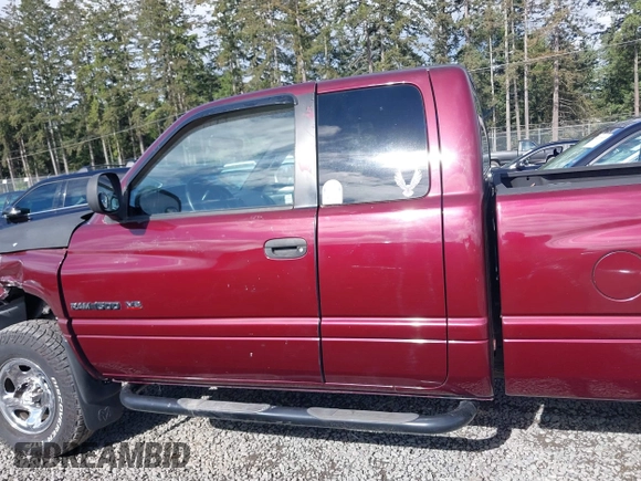 2000 Dodge 1500 z VIN 3B7HF13Z9YG138645, wystawiony jako IAAI lot #42298492 z przebiegiem 138 898 mil mil oraz . Historia ofert i sprzedaży dostępna na DreamBid. Obrazek 14.