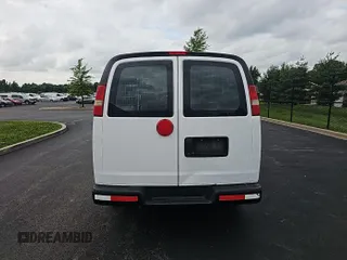 2014 Chevrolet Express Cargo z VIN 1GCSGAFX7E1157802, wystawiony jako IAAI lot #42559256 z przebiegiem 260 105 mil mil oraz . Historia ofert i sprzedaży dostępna na DreamBid. Obrazek 1.