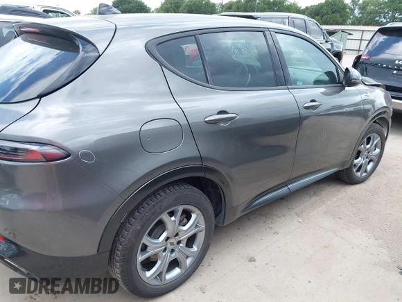 2024 Dodge Hornet R/T с VIN ZACPDFCW1R3A25865, выставлен на аукционе IAAI как лот 42697510 с пробегом 27 455 миль миль и . История ставок и продаж доступна на DreamBid. Изображение 14.