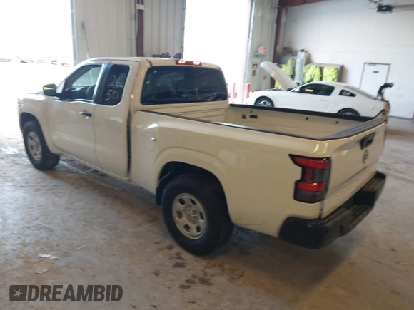 2023 Nissan Frontier S z VIN 1N6ED1CL4PN662650, wystawiony jako IAAI lot #42175893 z przebiegiem 22 035 mil mil oraz . Historia ofert i sprzedaży dostępna na DreamBid. Obrazek 3.