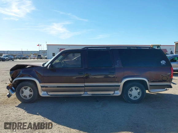 1997 GMC Suburban z VIN 1GKEC16RXVJ703491, wystawiony jako IAAI lot #41219414 z przebiegiem 362 551 mil mil oraz . Historia ofert i sprzedaży dostępna na DreamBid. Obrazek 14.
