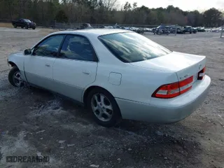 2001 Lexus ES 300 with VIN JT8BF28G510299084, listed as a IAAI auction lot 41593881 with 296,096 mi miles. Bid and sale history available at carsss.com. Image 3.