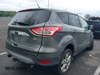2013 Ford Escape SEL z VIN 1FMCU9H96DUC66206, wystawiony jako IAAI lot #42376442 z przebiegiem 96 776 mil mil oraz . Historia ofert i sprzedaży dostępna na DreamBid. Obrazek 4.