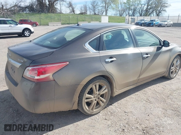 2013 Nissan Altima SV z VIN 1N4BL3AP4DN567890, wystawiony jako IAAI lot #42128612 z przebiegiem 169 491 mil mil oraz . Historia ofert i sprzedaży dostępna na DreamBid. Obrazek 4.