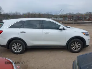 2020 Kia Sorento LX with VIN 5XYPG4A39LG642824, listed as a IAAI auction lot 41358841 with 111,391 mi miles. Bid and sale history available at carsss.com. Image 13.