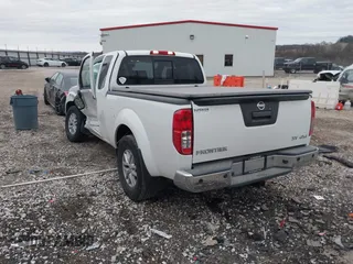 2019 Nissan Frontier SV z VIN 1N6AD0CWXKN877400, wystawiony jako IAAI lot #41437813 z przebiegiem 37 151 mil mil oraz . Historia ofert i sprzedaży dostępna na DreamBid. Obrazek 3.