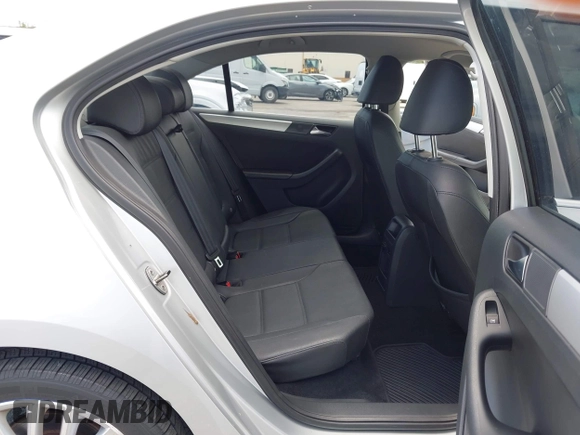 2011 Volkswagen Jetta SEL with VIN 3VWLX7AJ1BM352557, listed as a IAAI auction lot 42569321 with 130,321 mi miles and . Bid and sale history available at DreamBid. Image 8.