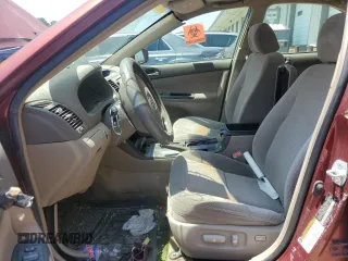 2005 Toyota Camry STD z VIN 4T1BE32K85U429361, wystawiony jako Copart lot #59214715 z przebiegiem 284 988 mil mil oraz Nie do naprawy • Non repairable. Historia ofert i sprzedaży dostępna na DreamBid. Obrazek 7.