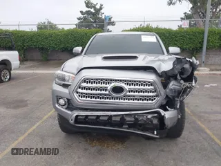 2016 Toyota Tacoma SR5 z VIN 3TMAZ5CN1GM014351, wystawiony jako IAAI lot #42357717 z przebiegiem 116 712 mil mil oraz . Historia ofert i sprzedaży dostępna na DreamBid. Obrazek 13.