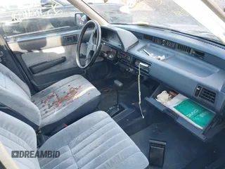 1986 Honda Civic z VIN JHMAK7439GS063929, wystawiony jako IAAI lot #41594413 z przebiegiem Nie podano mil oraz . Historia ofert i sprzedaży dostępna na DreamBid. Obrazek 5.