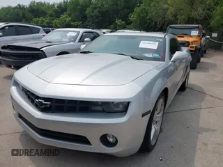 2011 Chevrolet Camaro 1LT z VIN 2G1FB1ED5B9211945, wystawiony jako IAAI lot #42290750 z przebiegiem 295 489 mil mil oraz . Historia ofert i sprzedaży dostępna na DreamBid. Obrazek 6.