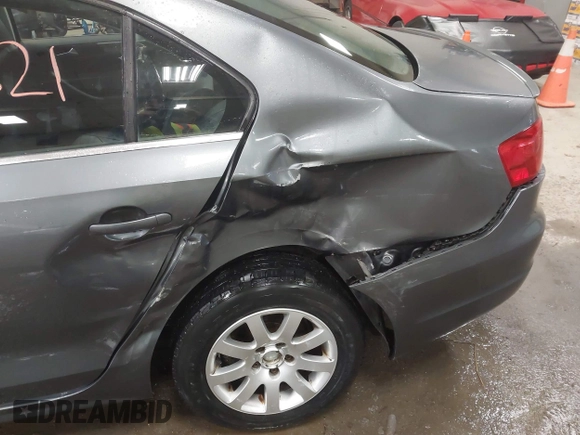 2014 Volkswagen Jetta TDI w/Premium with VIN 3VWLL7AJ4EM425825, listed as a IAAI auction lot 41519621 with 154,486 mi miles and . Bid and sale history available at DreamBid. Image 6.