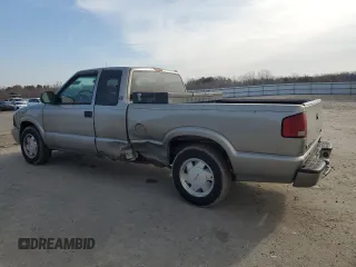 2002 GMC Sonoma SL Fleet with VIN 1GTCS19W428101390, listed as a Copart auction lot 44674455 with 168,370 mi miles and Salvage Title. Bid and sale history available at carsss.com. Image 2.