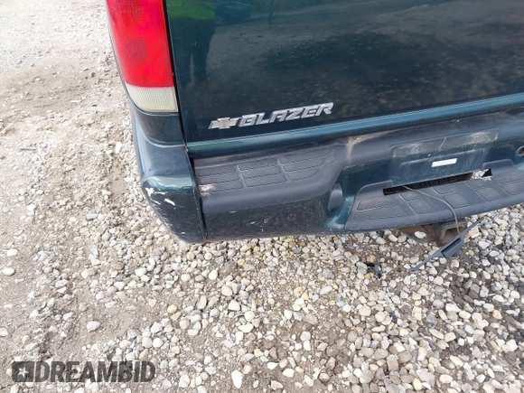 2003 Chevrolet Blazer LS z VIN 1GNDT13X93K177170, wystawiony jako IAAI lot #41839837 z przebiegiem 148 555 mil mil oraz . Historia ofert i sprzedaży dostępna na DreamBid. Obrazek 15.