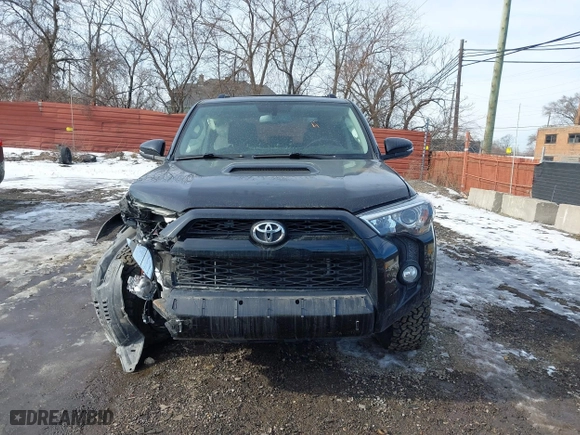 2019 Toyota 4Runner SR5 with VIN JTEBU5JR8K5735284, listed as a IAAI auction lot 41441632 with 32,402 mi miles. Bid and sale history available at carsss.com. Image 12.