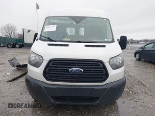 2018 Ford Transit z VIN 1FTYR2CM1JKA72172, wystawiony jako IAAI lot #41864907 z przebiegiem Nie podano mil oraz . Historia ofert i sprzedaży dostępna na DreamBid. Obrazek 11.