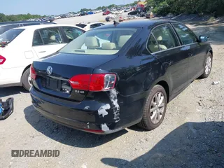 2013 Volkswagen Jetta SE z VIN 3VWDP7AJ5DM432371, wystawiony jako IAAI lot #42607003 z przebiegiem 172 077 mil mil oraz . Historia ofert i sprzedaży dostępna na DreamBid. Obrazek 4.
