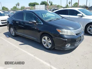 2010 Lexus HS 250h z VIN JTHBB1BA3A2009245, wystawiony jako IAAI lot #42429788 z przebiegiem 206 690 mil mil oraz . Historia ofert i sprzedaży dostępna na DreamBid. Obrazek 1.