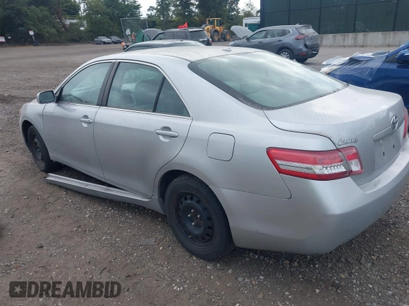 2011 Toyota Camry LE z VIN 4T1BF3EK5BU153063, wystawiony jako IAAI lot #40416479 z przebiegiem 192 289 mil mil oraz . Historia ofert i sprzedaży dostępna na DreamBid. Obrazek 3.