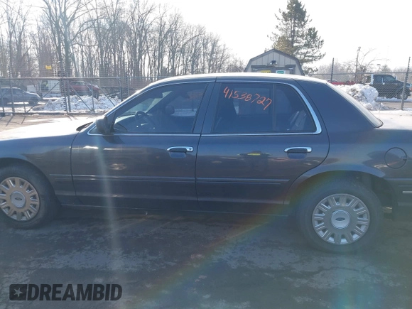 2005 Ford Police Interceptor z VIN 2FAHP71W95X170821, wystawiony jako IAAI lot #41538727 z przebiegiem 115 722 mil mil oraz . Historia ofert i sprzedaży dostępna na DreamBid. Obrazek 14.