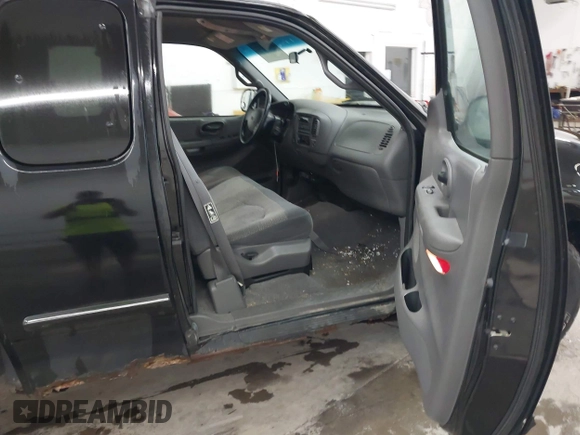 2000 Ford F-150 XL with VIN 1FTRX18W9YNB67215, listed as a IAAI auction lot 42558112 with 118,628 mi miles and . Bid and sale history available at DreamBid. Image 5.