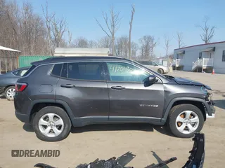 2019 Jeep Compass Latitude with VIN 3C4NJDBB2KT787029, listed as a IAAI auction lot 41704303 with 45,492 mi miles. Bid and sale history available at carsss.com. Image 14.