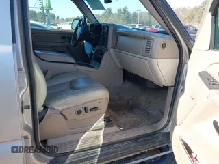 2004 Chevrolet Suburban Z71 with VIN 3GNFK16T94G306117, listed as a IAAI auction lot 41802606 with 172,269 mi miles. Bid and sale history available at carsss.com. Image 5.