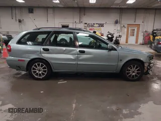2003 Volvo V40 z VIN YV1VW27543F984041, wystawiony jako IAAI lot #41052585 z przebiegiem 193 165 mil mil oraz . Historia ofert i sprzedaży dostępna na DreamBid. Obrazek 14.
