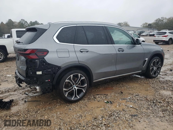 2024 BMW X5 sDrive40i z VIN 5UX13EU09R9S65574, wystawiony jako Copart lot #50068745 z przebiegiem 27 083 mil mil oraz Szkoda całkowita • Salvage title. Historia ofert i sprzedaży dostępna na DreamBid. Obrazek 3.