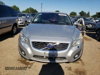 2012 Volvo C30 z VIN YV1672MK7C2281133, wystawiony jako Copart lot #66388394 z przebiegiem 98 504 mil mil oraz Szkody całkowita. Historia ofert i sprzedaży dostępna na DreamBid. Obrazek 5.