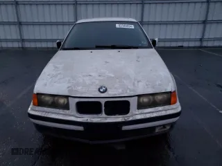 1995 BMW 3 Series z VIN WBACA532XSFG13649, wystawiony jako Copart lot #82580054 z przebiegiem Nie podano mil oraz Czysty tytuł • Clean title. Historia ofert i sprzedaży dostępna na DreamBid. Obrazek 5.