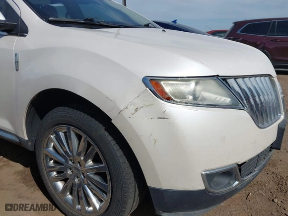 2011 Lincoln MKX with VIN 2LMDJ8JK5BBJ18060, listed as a IAAI auction lot 41932535 with 136,717 mi miles. Bid and sale history available at carsss.com. Image 6.
