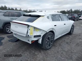 2024 Kia EV6 Light Long Range z VIN KNDC3DLC9R5175820, wystawiony jako IAAI lot #41149548 z przebiegiem 5 930 mil mil oraz . Historia ofert i sprzedaży dostępna na DreamBid. Obrazek 4.