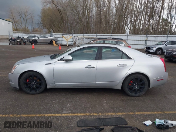 2009 Cadillac CTS AWD z VIN 1G6DH577X90135559, wystawiony jako IAAI lot #42077850 z przebiegiem 175 345 mil mil oraz . Historia ofert i sprzedaży dostępna na DreamBid. Obrazek 14.