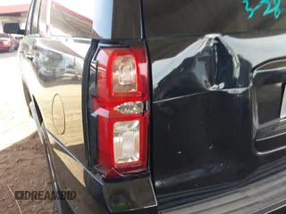 2015 Chevrolet Tahoe Commercial z VIN 1GNLC2EC0FR629983, wystawiony jako IAAI lot #41917584 z przebiegiem 111 461 mil mil oraz . Historia ofert i sprzedaży dostępna na DreamBid. Obrazek 6.