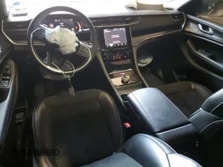 2025 Jeep Grand Cherokee Altitude X z VIN 1C4RJKAG8S8636777, wystawiony jako Copart lot #56097395 z przebiegiem 13 973 mil mil oraz Szkody całkowita. Historia ofert i sprzedaży dostępna na DreamBid. Obrazek 8.