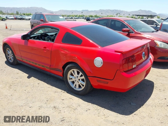 2008 Ford Mustang Deluxe z VIN 1ZVHT80N285196572, wystawiony jako IAAI lot #42457986 z przebiegiem 201 327 mil mil oraz . Historia ofert i sprzedaży dostępna na DreamBid. Obrazek 3.