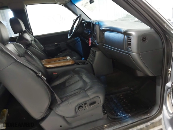 2001 Chevrolet Silverado 1500 LT with VIN 2GCEK19T111382113, listed as a IAAI auction lot 41522971 with 301,448 mi miles. Bid and sale history available at carsss.com. Image 5.