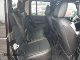 2023 Jeep Gladiator High Altitude z VIN 1C6HJTFG0PL571882, wystawiony jako Copart lot #86482234 z przebiegiem Nie podano mil oraz Szkoda całkowita • Salvage title. Historia ofert i sprzedaży dostępna na DreamBid. Obrazek 10.